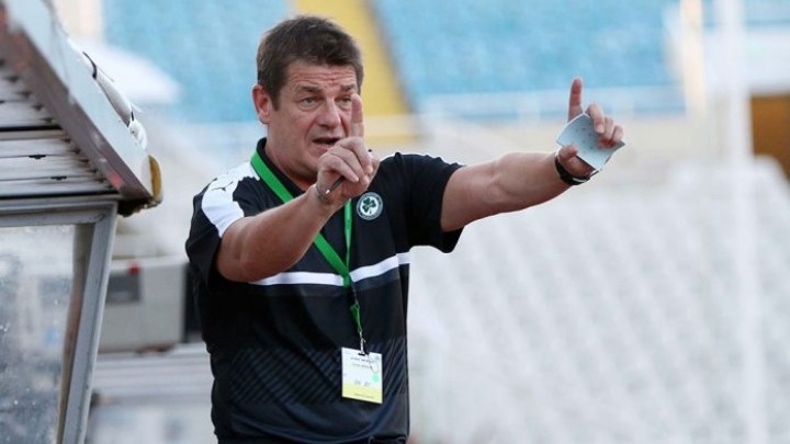 Ο Κάρβερ φεύγει από την εθνική και πάει στον πάγκο της Λέγκια Γκντασκ