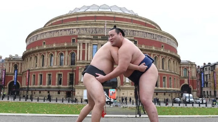 Το σούμο… βγαίνει εκτός Ιαπωνίας για πρώτη φορά μετά το 2005