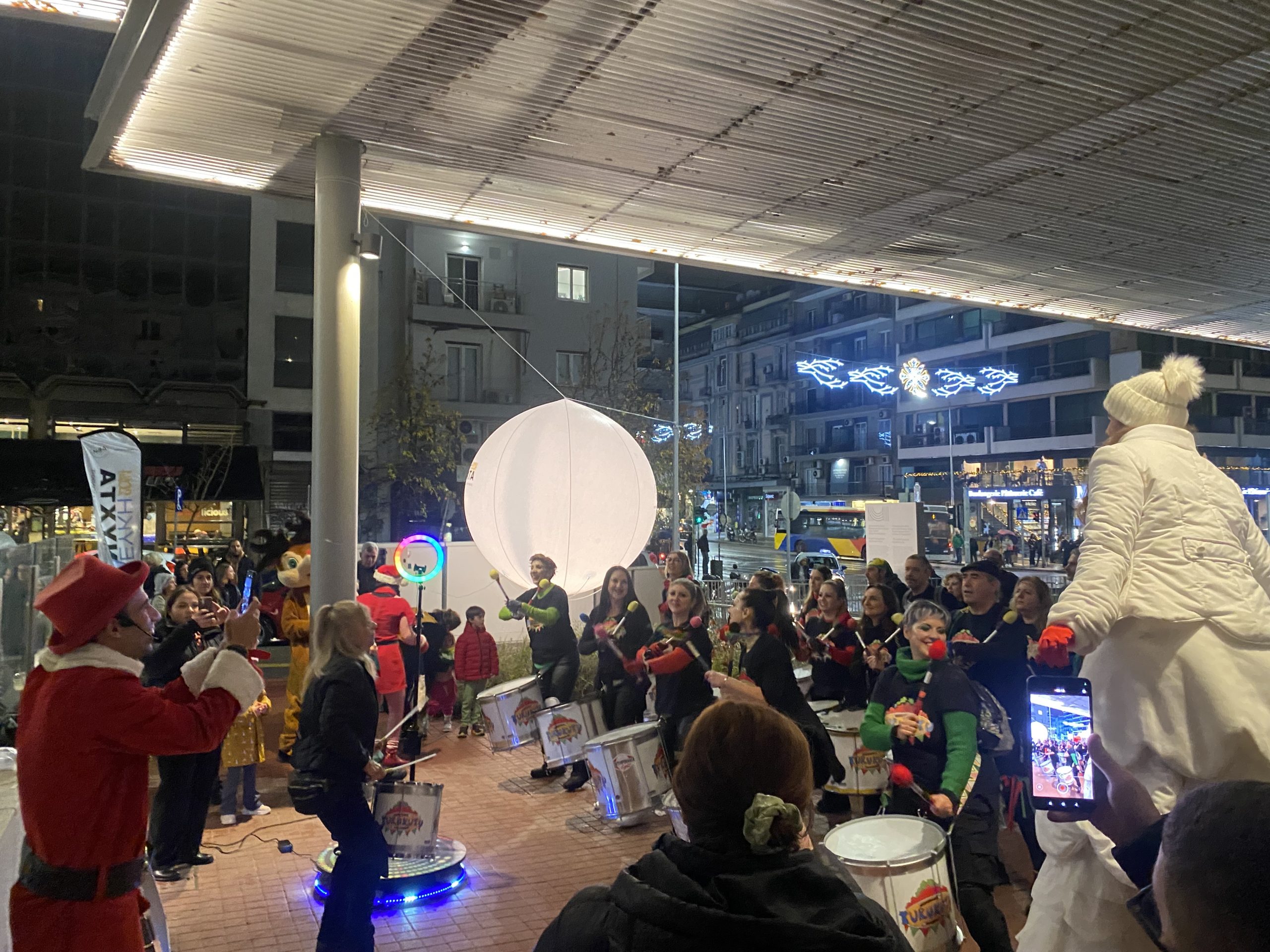 Θεσσαλονίκη: Ολοκληρώθηκε με επιτυχία η Λευκή Νυχτα – Η ανακοιίνωση του Εμπορικού Συλλόγου (ΦΩΤΟ)