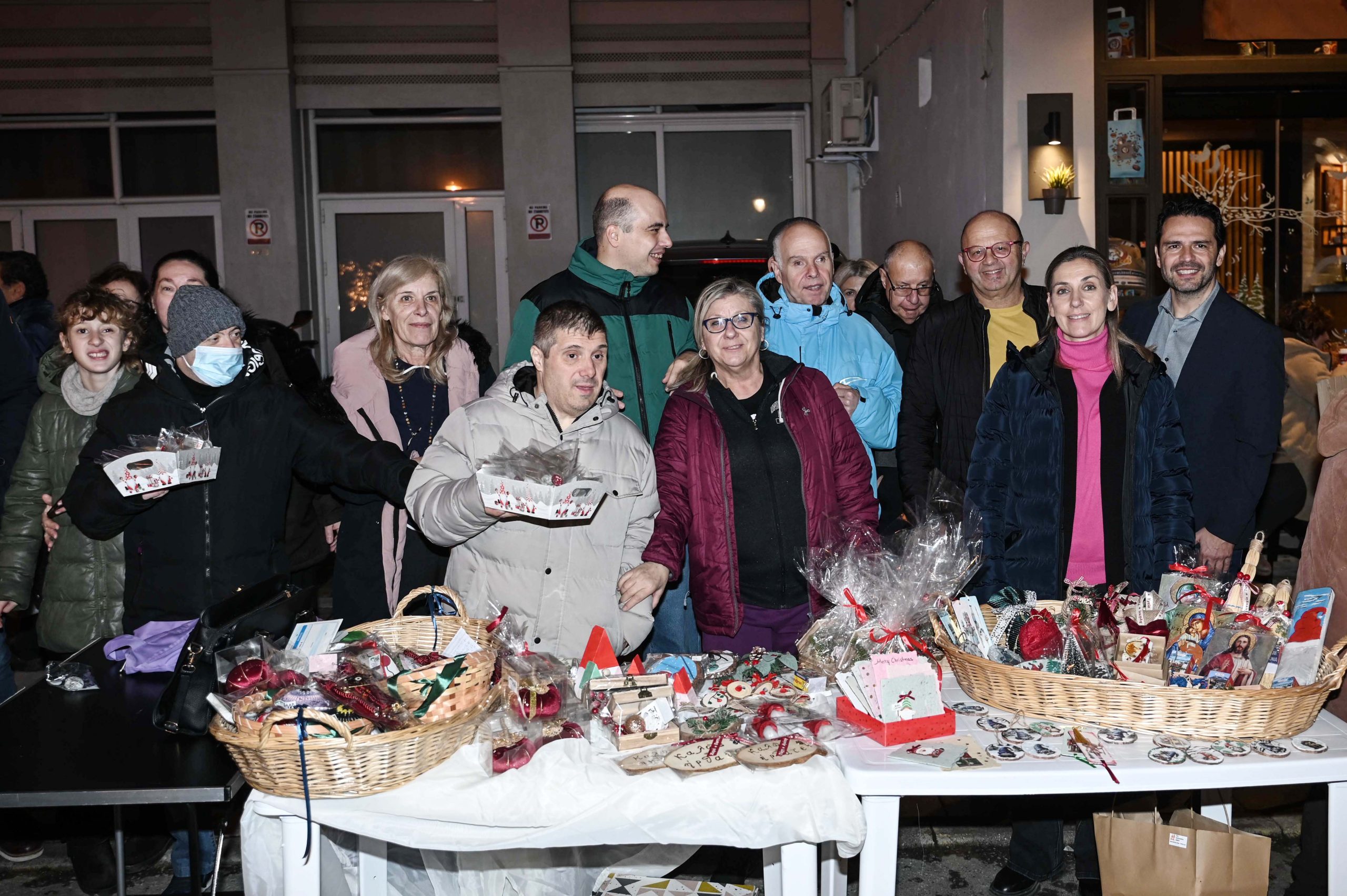 Φωταγωγήθηκαν τα Χριστουγεννιάτικα Δέντρα και στις τέσσερις δημοτικές ενότητες του δήμου Νεάπολης-Συκεών (ΦΩΤΟ)