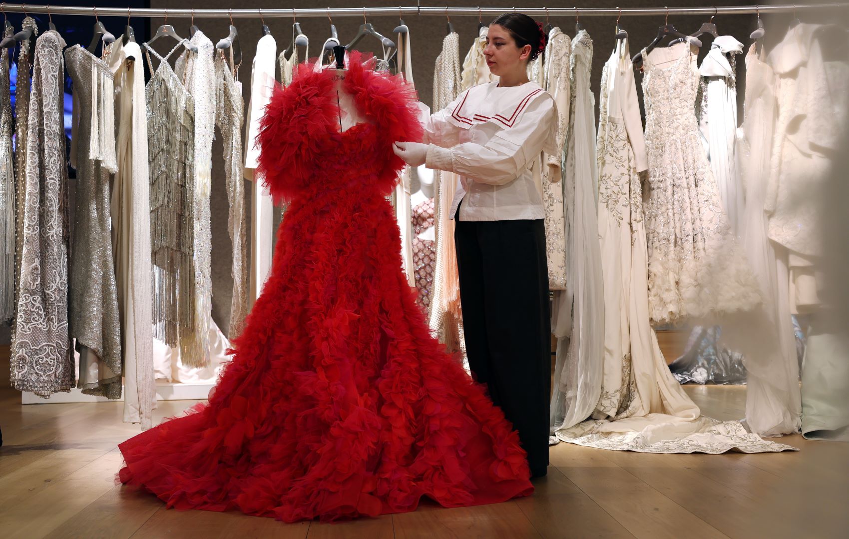 Δημιουργίες από το αρχείο του Ralph & Russo πωλούνται σε δημοπρασία