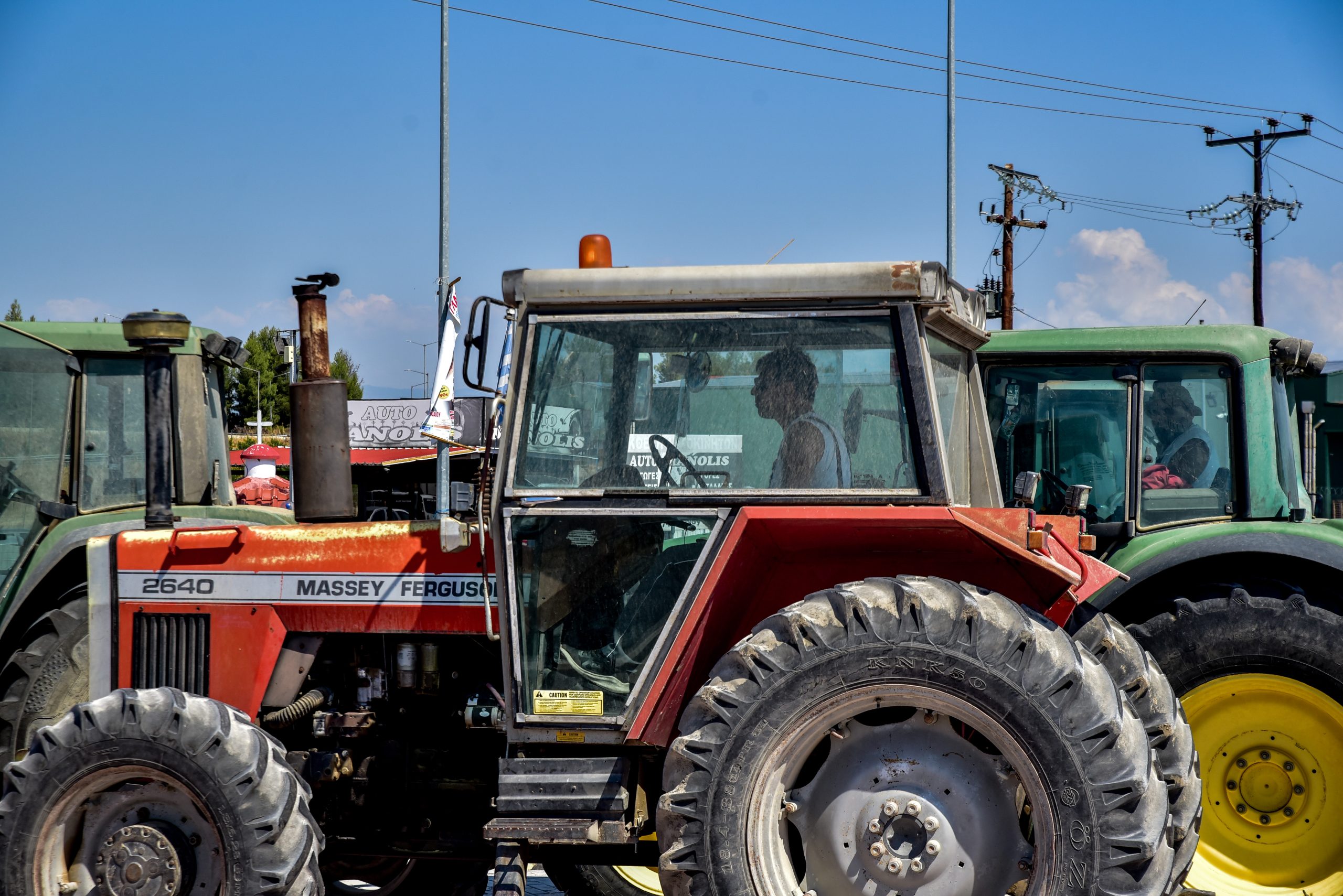 «Πληρώνουμε με ευρώ, πληρωνόμαστε με λεπτά» - «Βράζουν» οι αγρότες σε Θεσσαλονίκη και Χαλκιδική, αποφασίζουν για μπλόκα