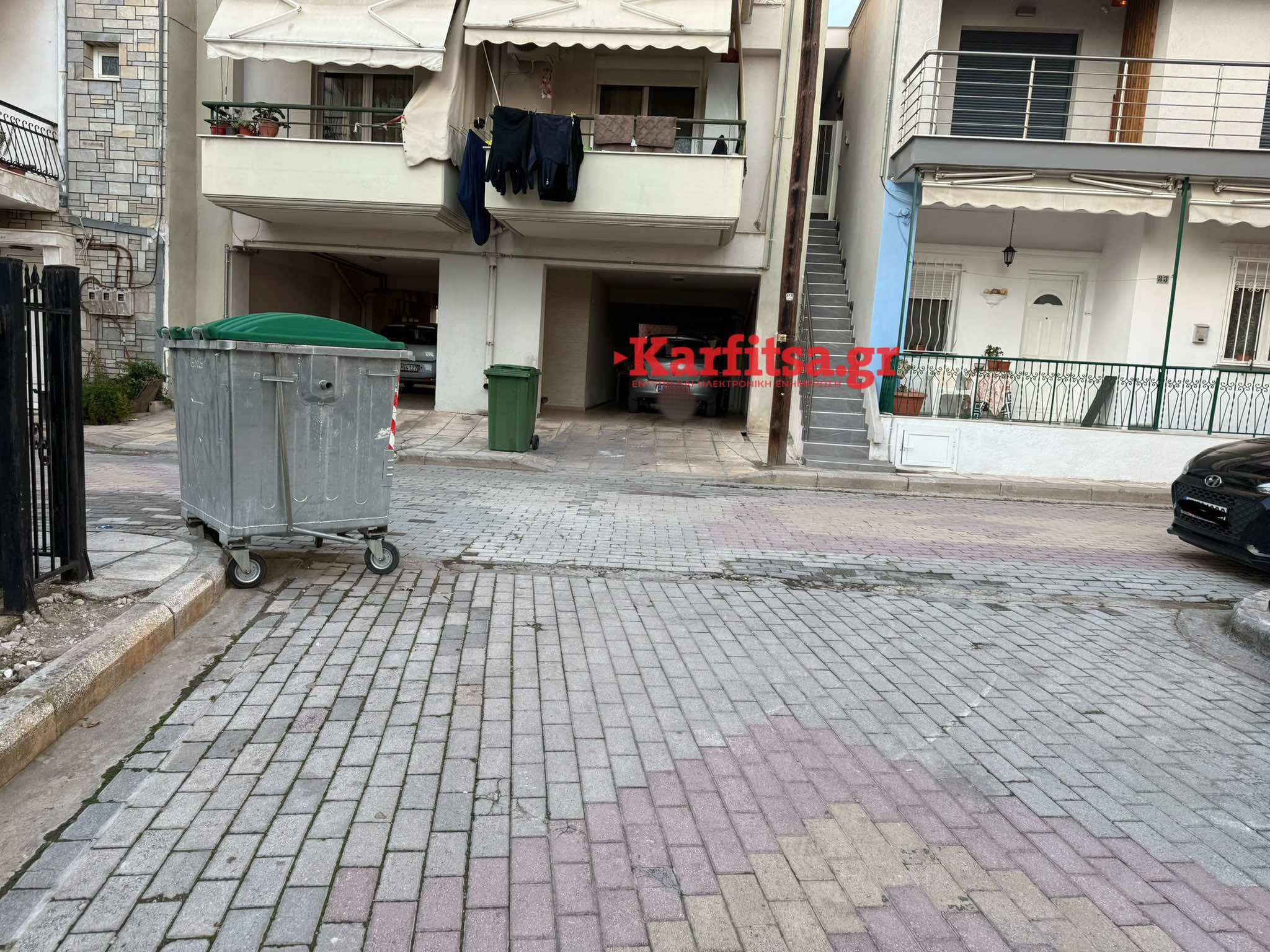 Θεσσαλονίκη: Μυαλό δεν βάζουν οι οδηγοί στον Εύοσμο - Μετακινούν κάδο για να παρκάρουν (ΦΩΤΟ)