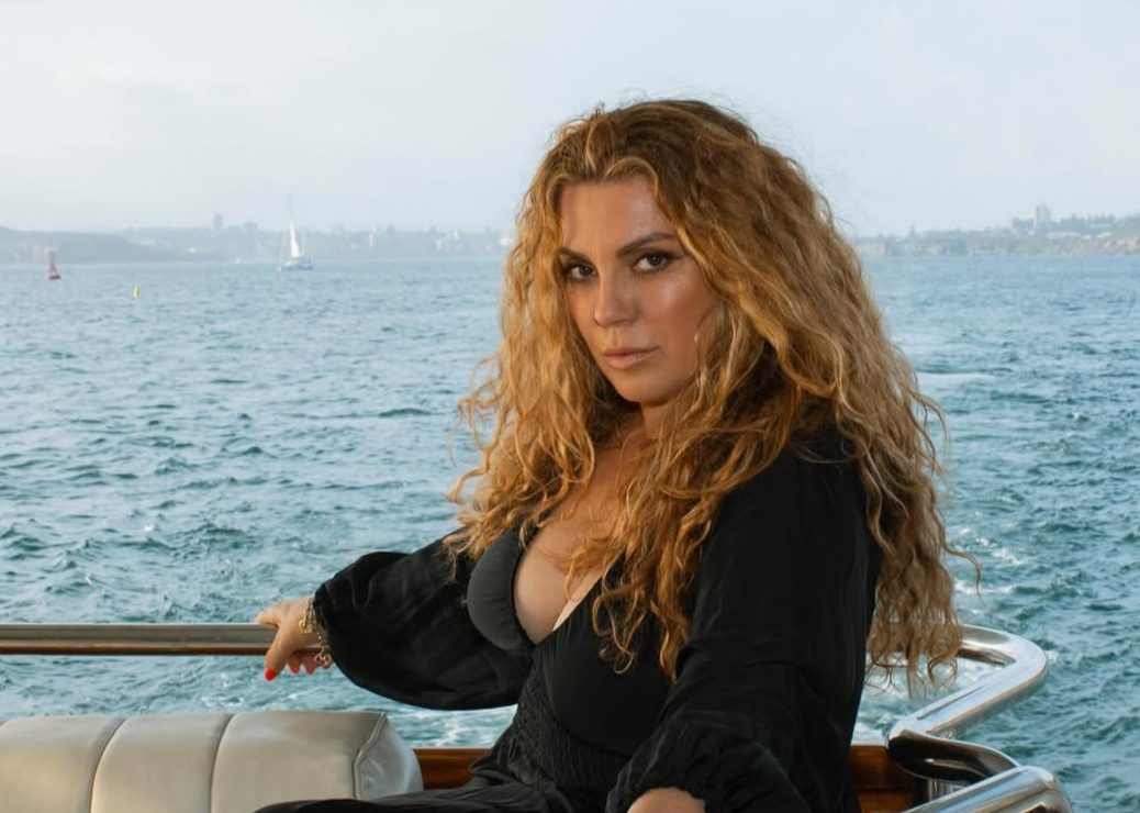 Διάσημη τραγουδίστρια από τη Σερβία που «σαρώνει» στο Instagram αγόρασε 5 σπίτια στη Χαλκιδική – Πόσα χρήματα επένδυσε (φωτό)