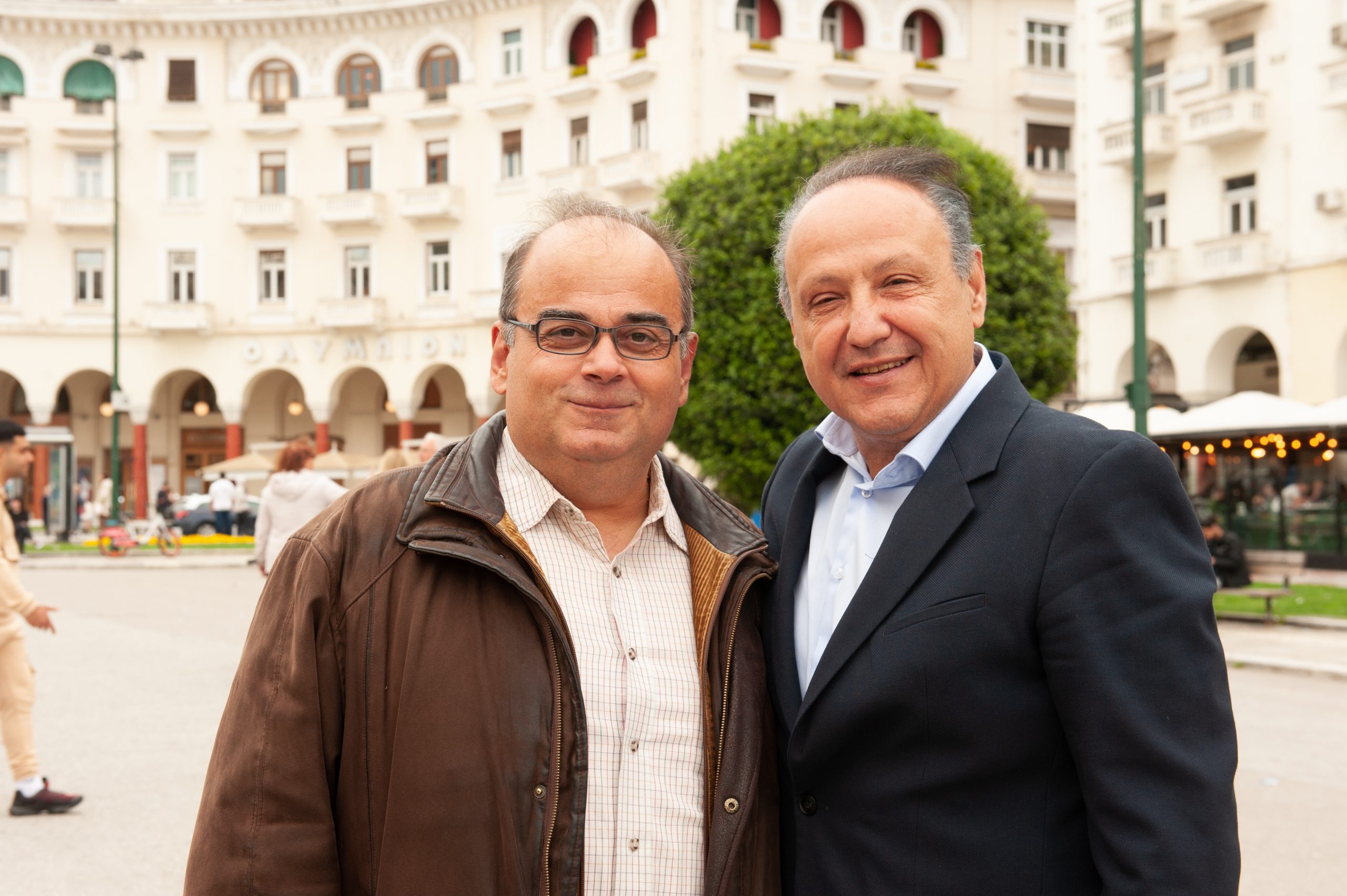 «Ιστορίες με… κάρυ» Στέλιος Τσούλιας: Αδιάφορη η πολιτεία στα προβλήματα των νέων 