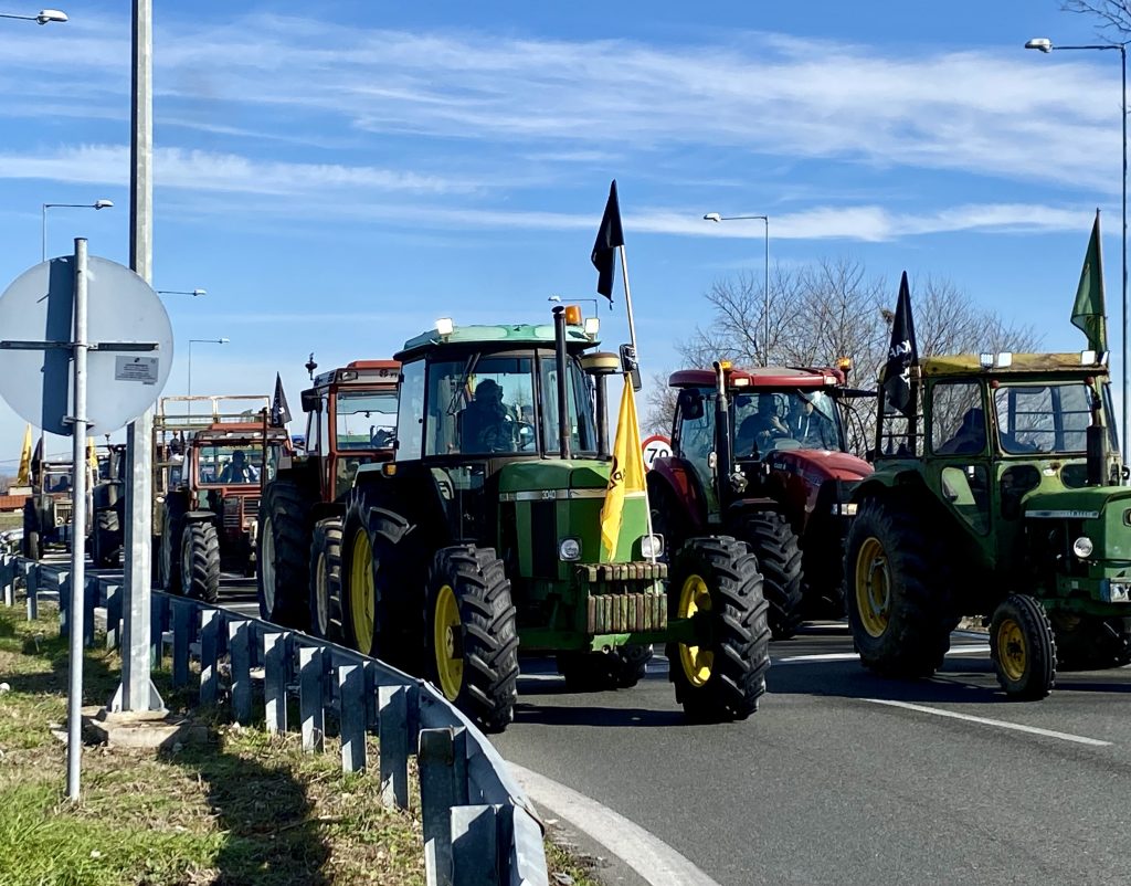 Κεντρική Μακεδονία: Βγαίνουν τα πρώτα τρακτέρ στους δρόμους μετά το Γυψοχώρι Πέλλας