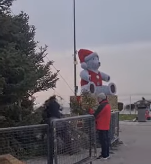 Θεσσαλονίκη: Απομακρύνεται το Χριστουγεννιάτικο δέντρο από την πλατεία Αριστοτέλους (Video)