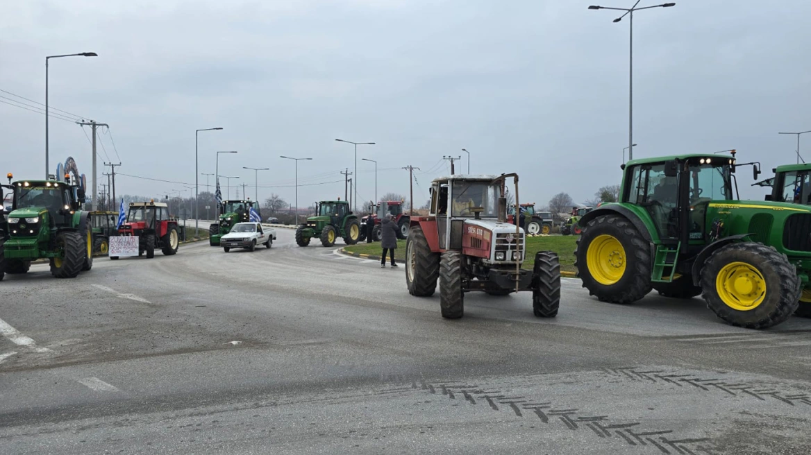 Αγρότες: Ενισχύονται τα μπλόκα – Δυναμώνουν οι κινητοποιήσεις στη Θεσσαλία