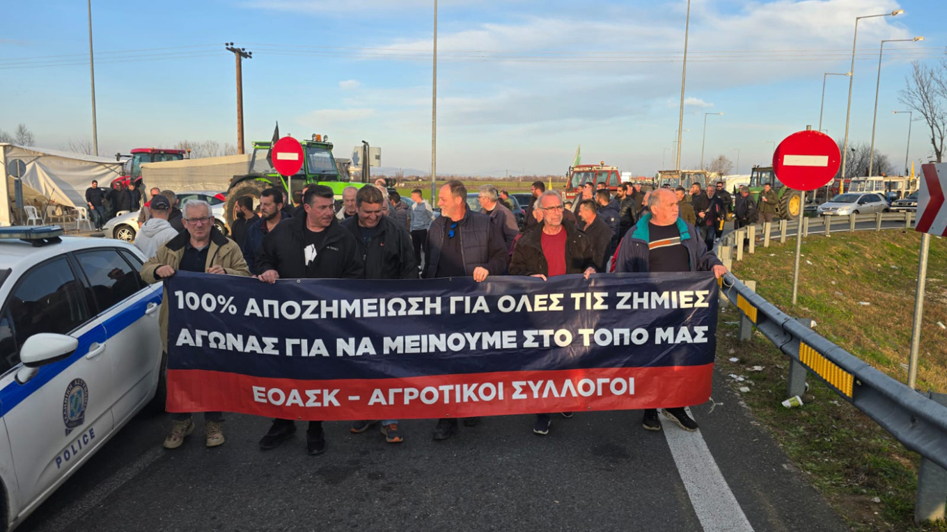 Κινητοποιήσεις αγροτών στην Καρδίτσα: Έκλεισαν τον κόμβο Ε65 (ΦΩΤΟ+Video)