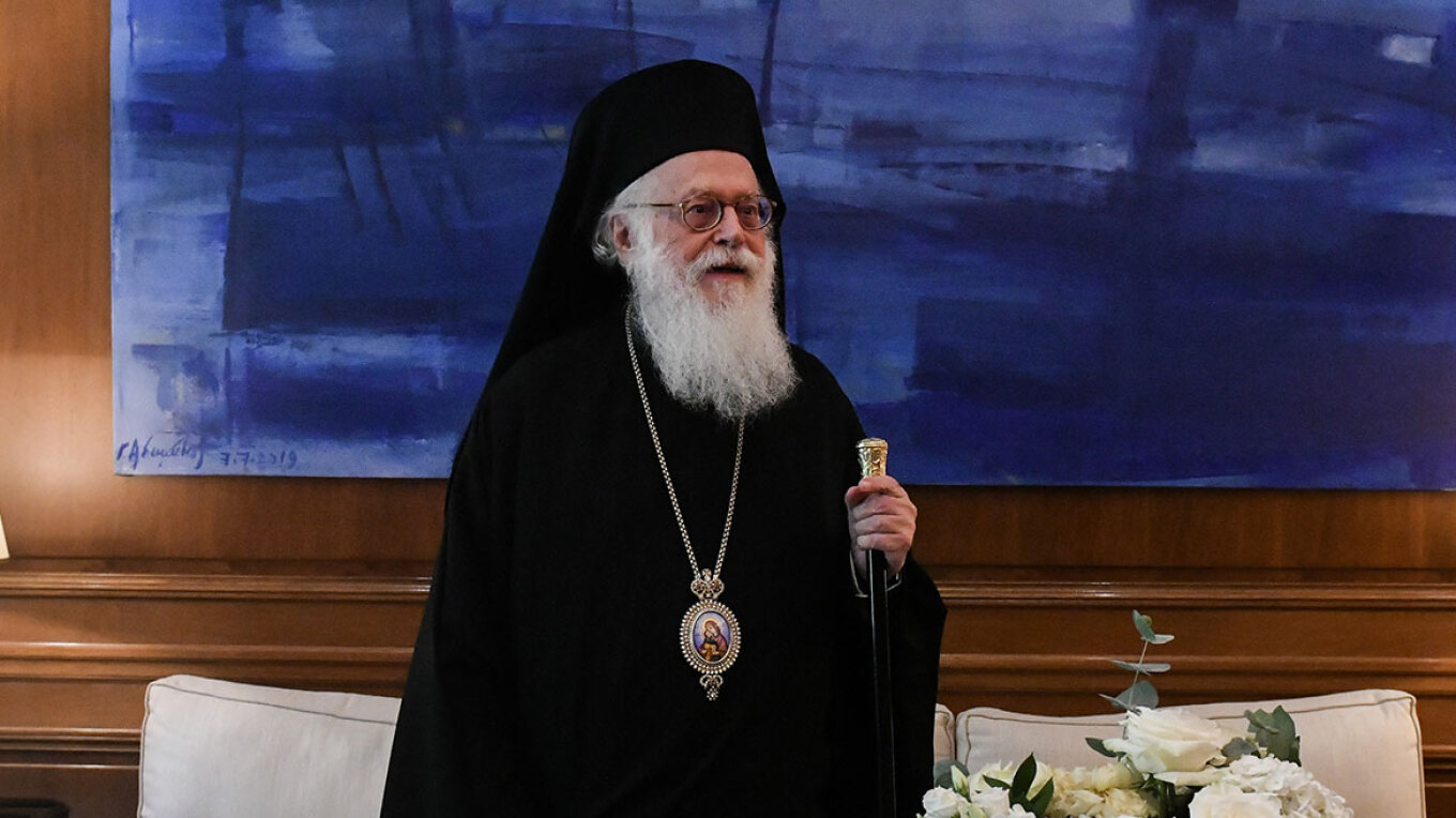 Ωρες αγωνίας για τον Αρχιεπίσκοπο Αλβανίας Αναστάσιο – Μεταφέρεται στην Εντατική του Ευαγγελισμού