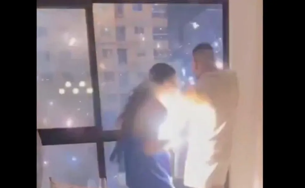 Η στιγμή που πυροτέχνημα σκάει στο στήθος 27χρονης