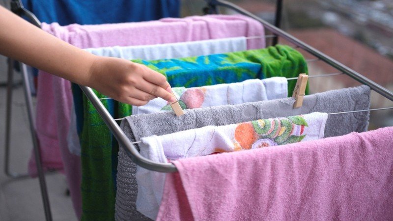Το ολλανδικό κόλπο για να στεγνώσετε τα ρούχα σε χρόνο ρεκόρ τον χειμώνα