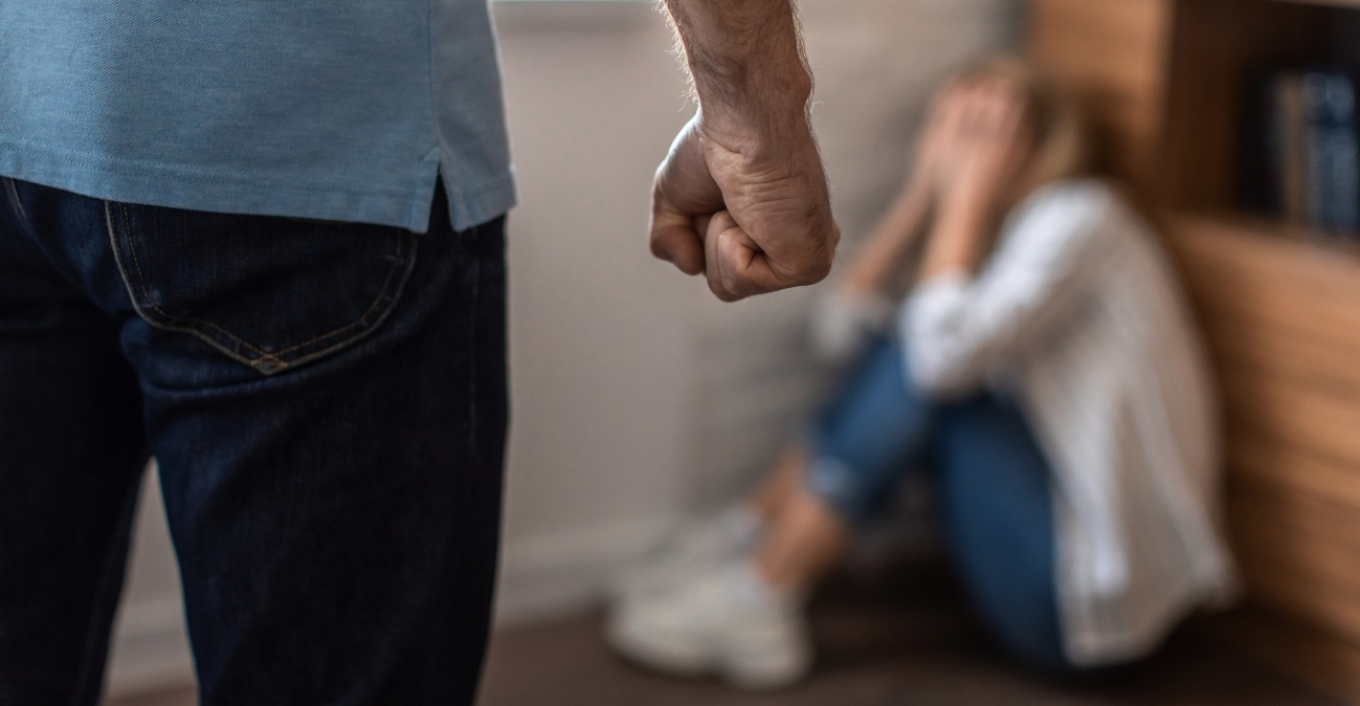 Θεσσαλονίκη: Απείλησε ότι θα σφάξει τη σύντροφό του αν δεν σβήσει όλους τους άνδρες από το Facebook της