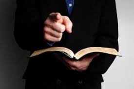 Σοκ στις ΗΠΑ: Ιερέας του Ντιτρόιτ κατηγορείται για βιαιοπραγία σε 13χρονη κατά τη διάρκεια λειτουργίας