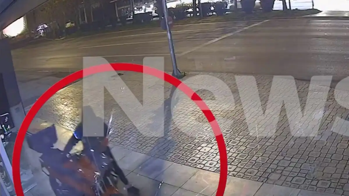 Αιγάλεω: Καρέ καρέ η κλοπή μηχανής από πεζοδρόμιο – Με τη δεύτερη τα κατάφερε ο δράστης (Video)