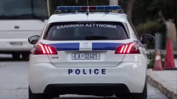 Ηράκλειο: Πολωνή σε κατάσταση αμόκ προκάλεσε φθορές σε σταθμευμένα οχήματα