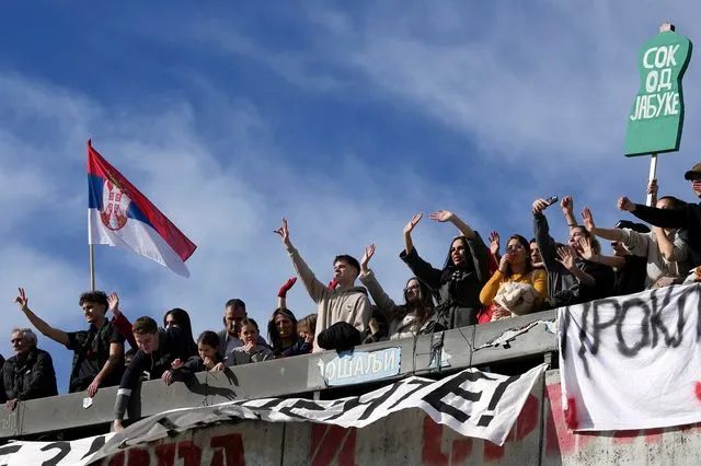 Σερβία: Υπαινιγμός για πρόωρες εκλογές από τον Βούτσιτς - Ανυποχώρητο το κίνημα ζητά την παραίτηση του