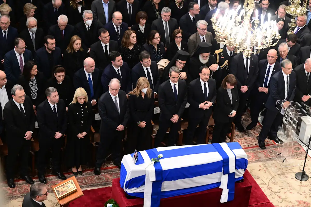 Κώστας Σημίτης: Η Ελλάδα τον αποχαιρέτισε με βαθιά συγκίνηση, τιμές και χειροκροτήματα (ΦΩΤΟ+Video)