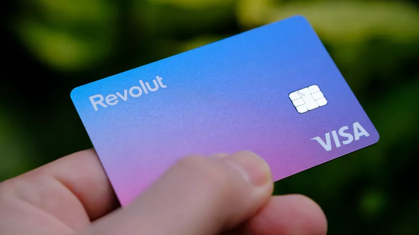 Tι αποκαλύπτει η Revolut για τις οικονομίες των Ελλήνων