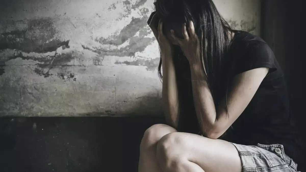 «Τον έσπρωξα και με δάγκωσε στο μάγουλο», λέει η 24χρονη που δέχτηκε σεξουαλική επίθεση σε κλαμπ του Αγρινίου