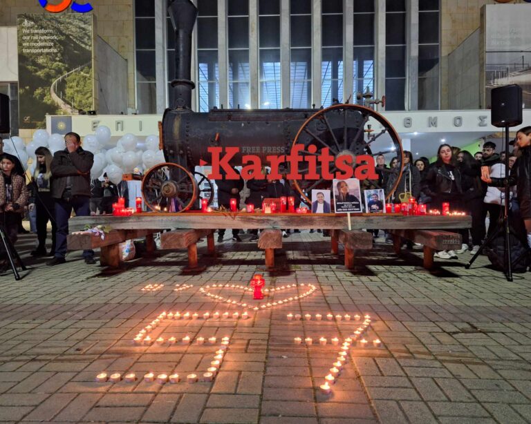 Τέμπη: Συγκίνηση για τους 57 στον ΟΣΕ Θεσσαλονίκης - Κεριά και λουλούδια για αυτούς που δεν έφτασαν ποτέ (ΦΩΤΟ+Video)