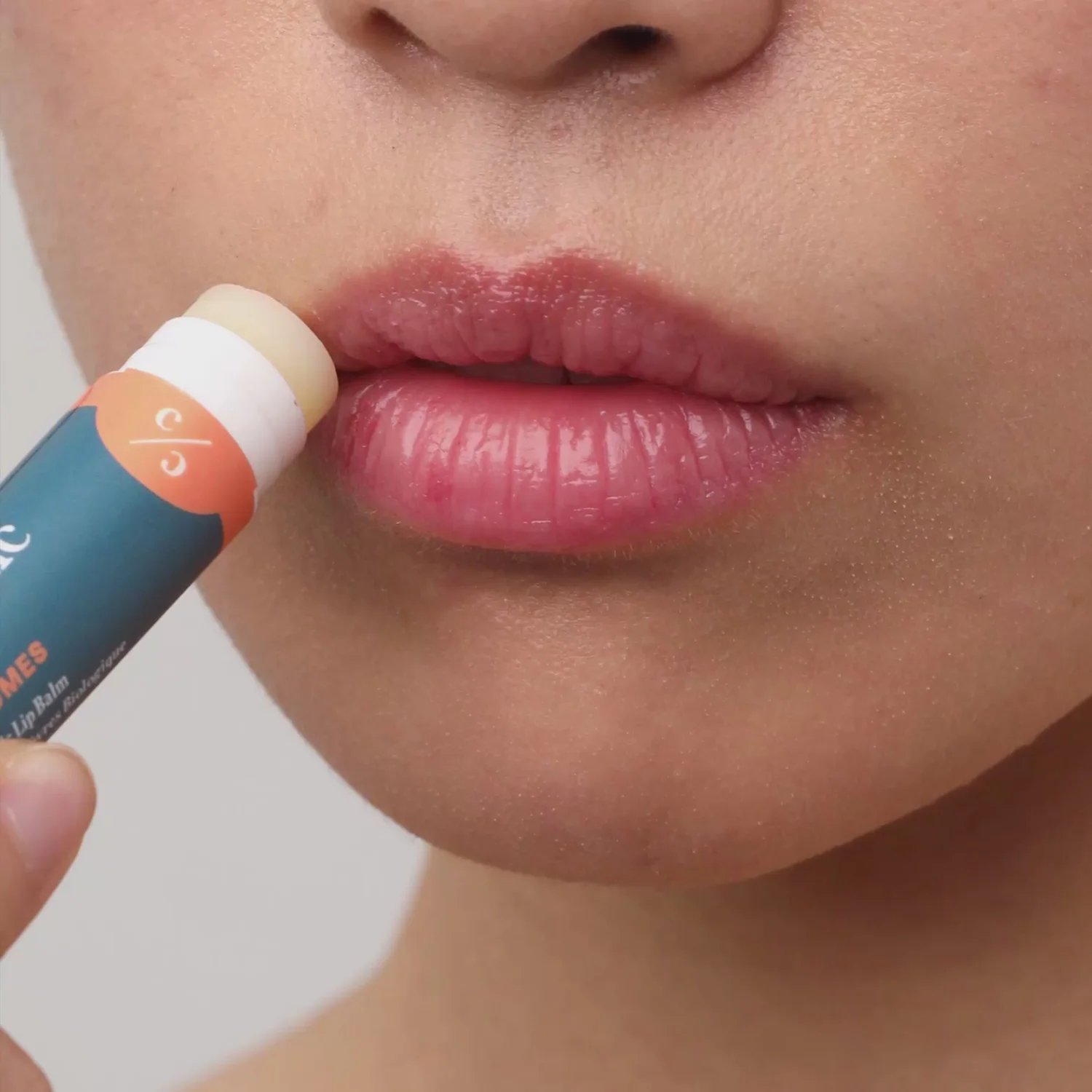 Το lip balm κάνει τα χείλη σου καλύτερα ή χειρότερα;