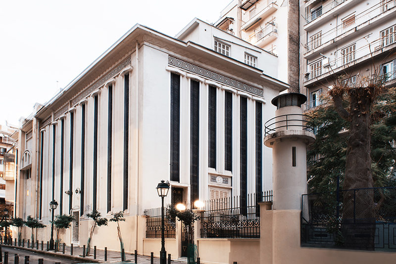 Θεσσαλονίκη: Πέταξε όλο του το σπίτι στους κάδους σκουπιδιών! (ΦΩΤΟ)