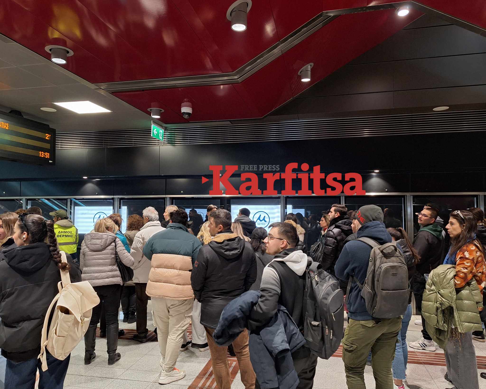 Μετρό Θεσσαλονίκης: Γεμάτοι οι σταθμοί μετά από το κλείσιμο του ΝΣΣ – «Ανετοιμότητα και ταλαιπωρία», λένε οι επιβάτες (ΦΩΤΟ+Video)
