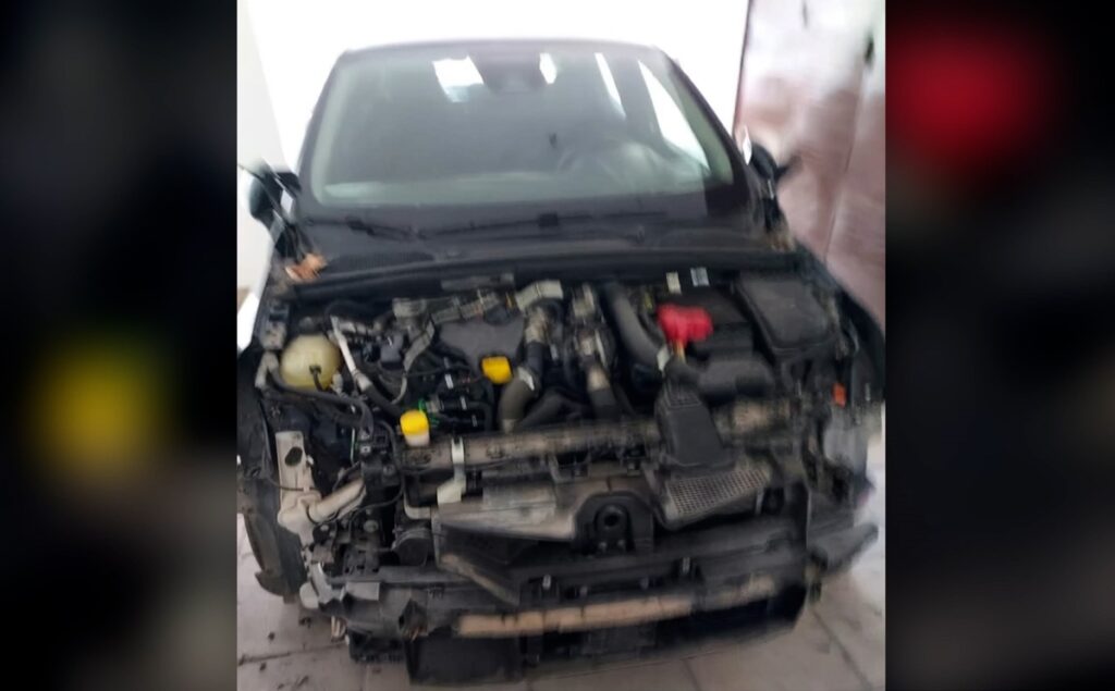 Θεσσαλονίκη: Ξήλωσαν καπό και προφυλακτήρα από ΙΧ στην Καλαμαριά (Video)