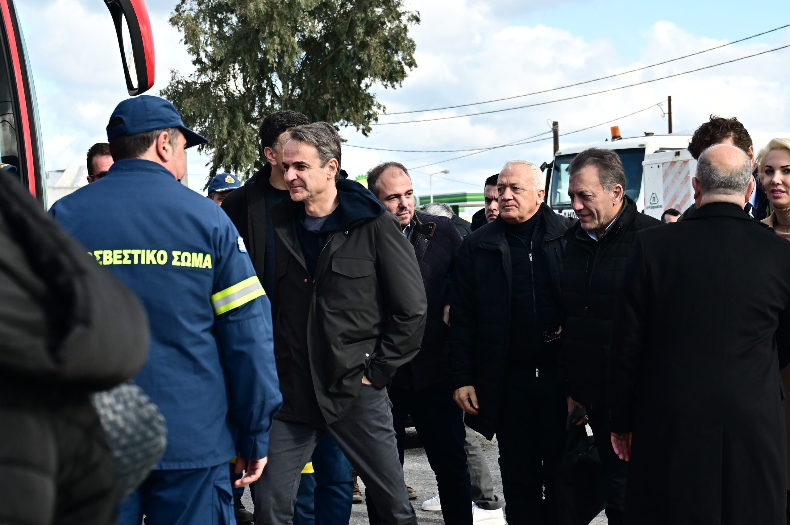 Κυριάκος Μητσοτάκης από Σαντορίνη: Συνιστώ ψυχραιμία, το κράτος θα είναι δίπλα στους πολίτες (Video)