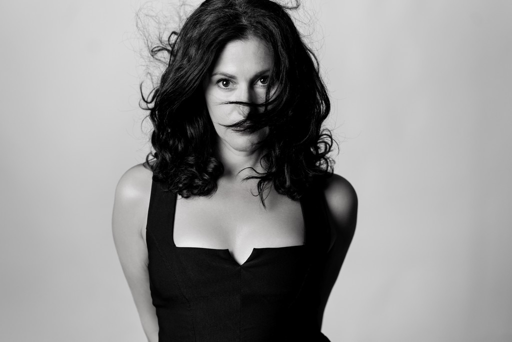 «Ιστορίες με …κάρυ!» Βαρβάρα Δουμανίδου: Το θέατρο εξελίχθηκε σε πυρκαγιά που με καίει ολόκληρη