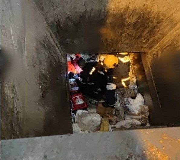 Εργατικό ατύχημα στη Θεσσαλονίκη: Αυτό είναι το φρεάτιο που έπεσε η 65χρονη στο ΣΜΑ Ευκαρπίας (ΦΩΤΟ)