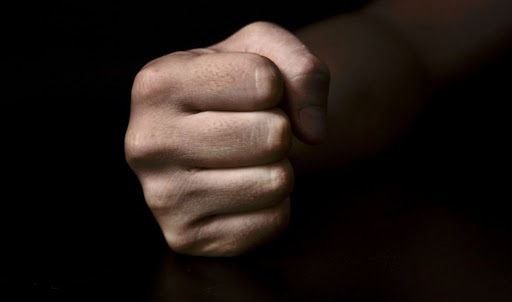 Θεσσαλονίκη: Άγριος τσακωμός μεταξύ οδηγών – Του έριξε μπουνιά στο πρόσωπο