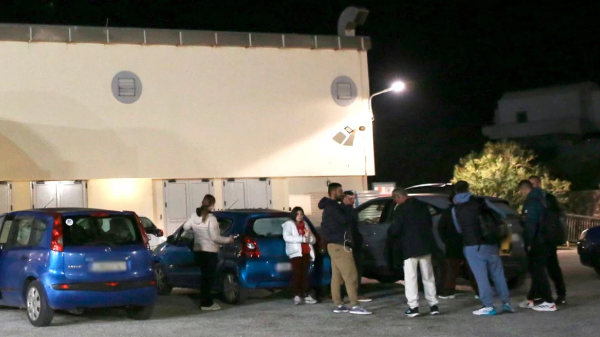 Αγωνία από τους σεισμούς στη Σαντορίνη: Κάτοικοι κοιμήθηκαν έξω, γεμάτα τα πλοία και  τα αεροπλάνα, κλειστά τα σχολεία