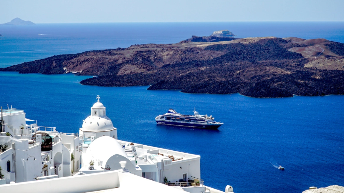 Σεισμοί στη Σαντορίνη: Ταξιδιωτική οδηγία από το βρετανικό υπουργείο Εξωτερικών