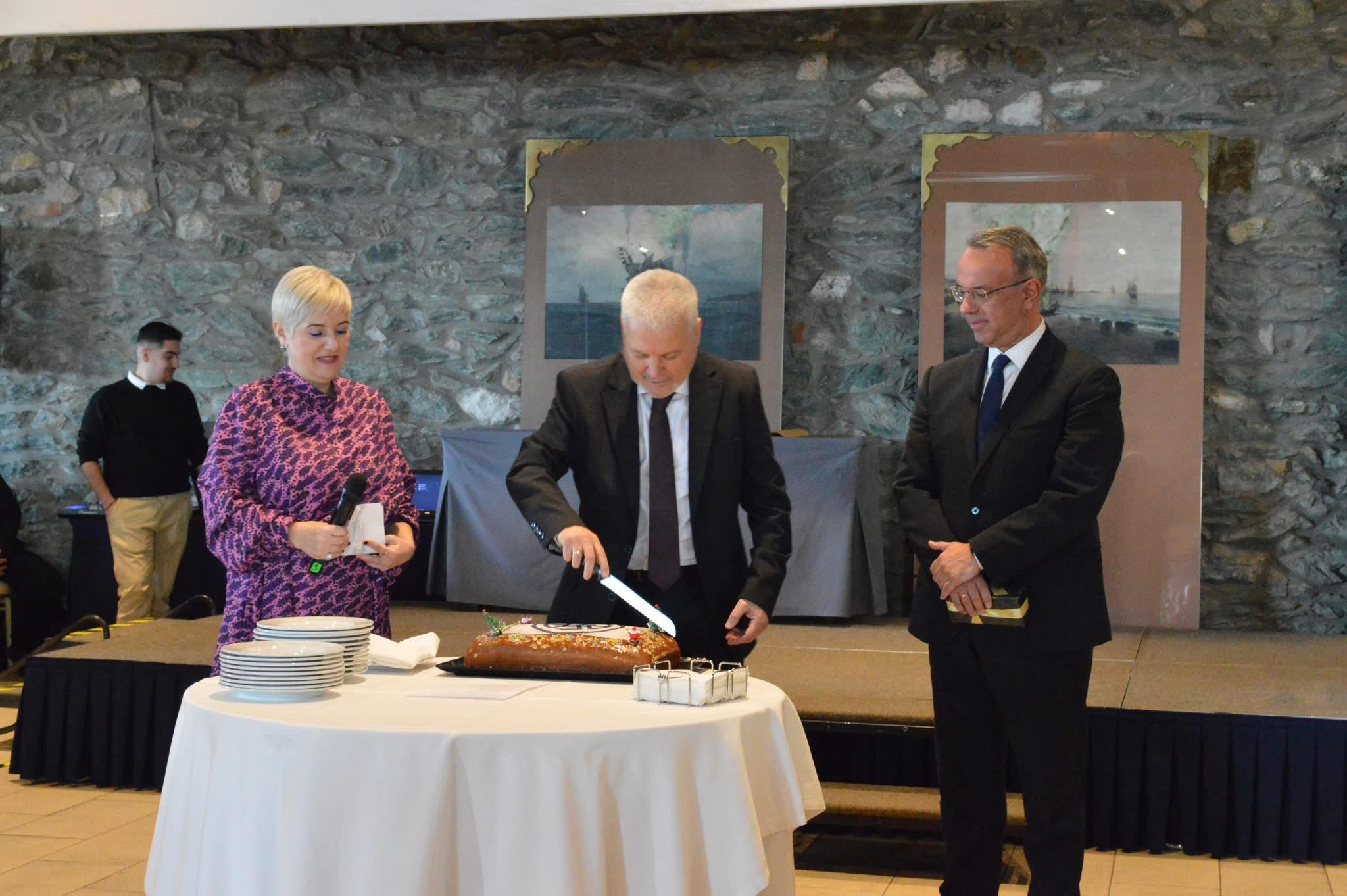 Με Χρήστο Σταϊκούρα και Νίκο Ταχιάο η κοπή βασιλόπιτας του ΟΑΣΘ 