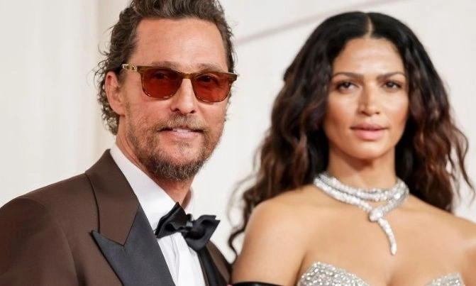 Μάθιου ΜακΚόναχι: Με πρησμένο μάτι από τσίμπημα μέλισσας στα γυρίσματα της νέας ταινίας του!