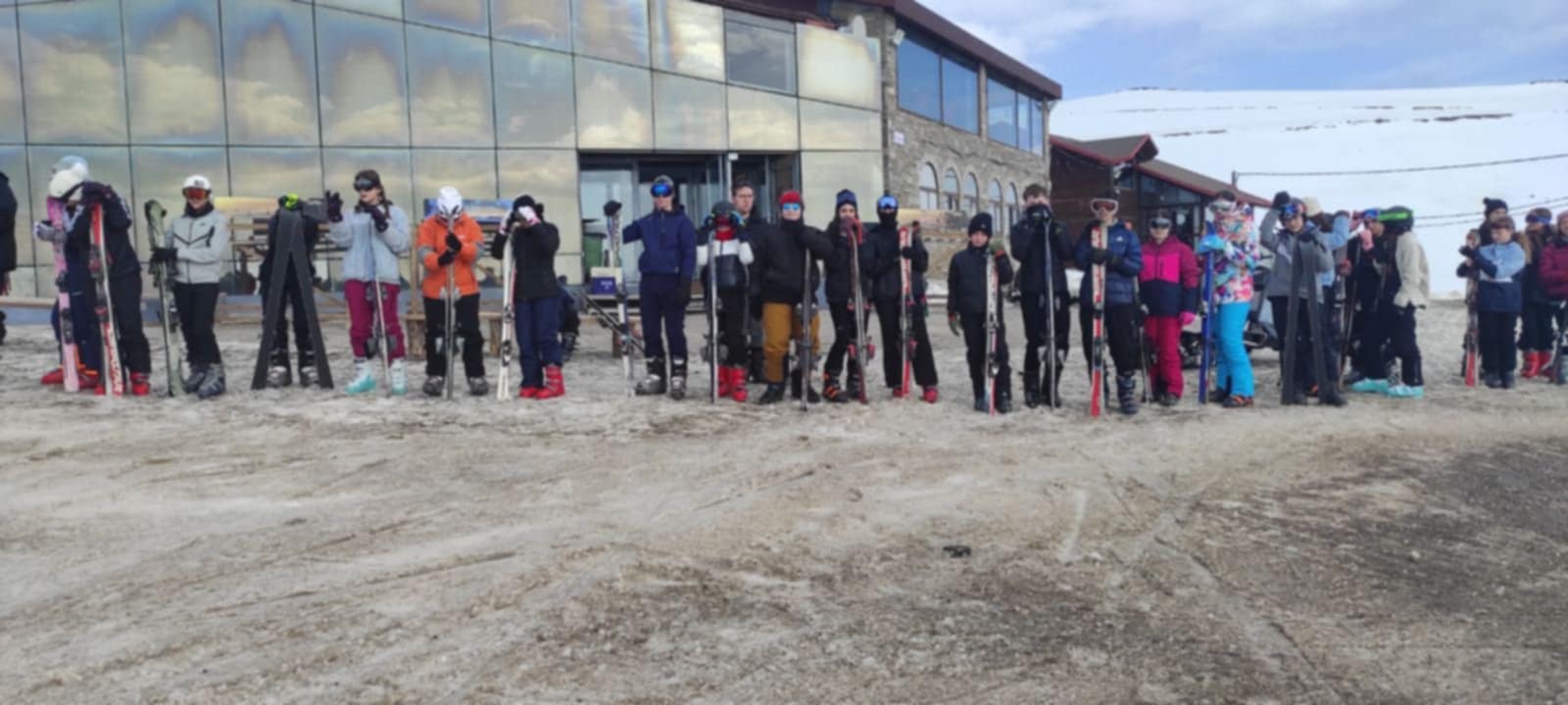 Θεσσαλονίκη: Μαθητές έμαθαν τα βασικά του σκι στο όρος Βόρρας (ΦΩΤΟ)