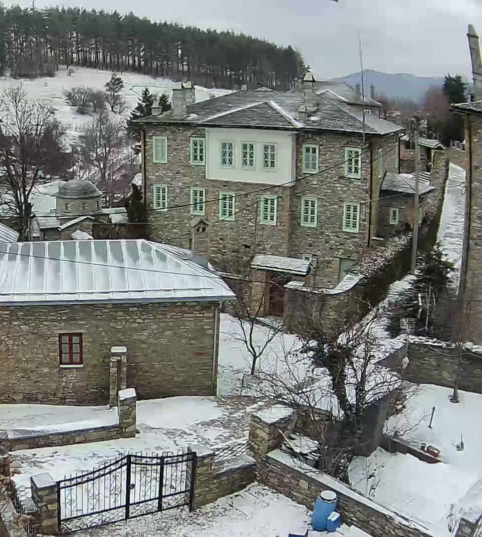 Με τσουχτερό κρύο και χιόνια τα κούλουμα στη Φλώρινα