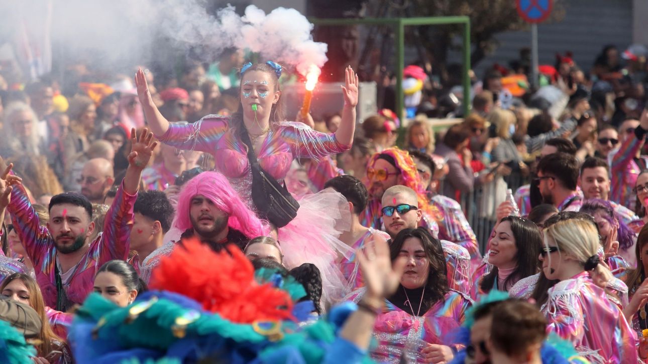 Dennys: Ντύθηκε Ποπάυ και ξεφάντωσε στο Καρναβάλι στην Ξάνθη