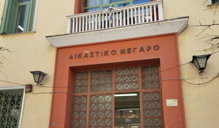 Σέρρες: Στον εισαγγελέα οδηγήθηκε ο 55χρονος που κατηγορείται ότι επιχείρησε να κάψει τη γυναίκα του