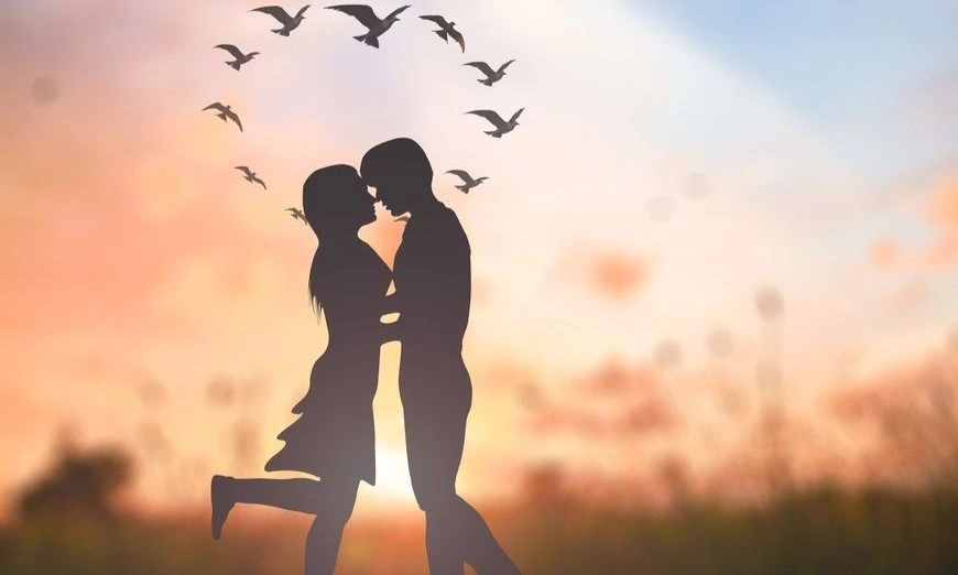 Αυτό το ζευγάρι της ελληνικής showbiz αναζητά νέο σπίτι για να στεγάσει τον έρωτά του