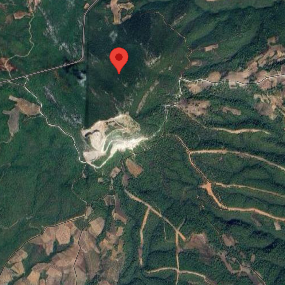 Σιθωνία: Λατομείο μέσα σε δασική έκταση! (ΦΩΤΟ)