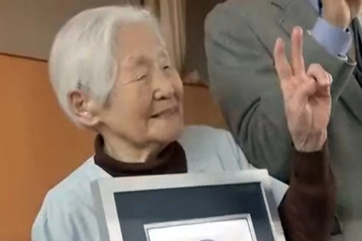 Ρεκόρ Γκίνες: Μια γιαπωνέζα 108 ετών πιστοποιήθηκε ως «η γηραιότερη κομμώτρια στον κόσμο»