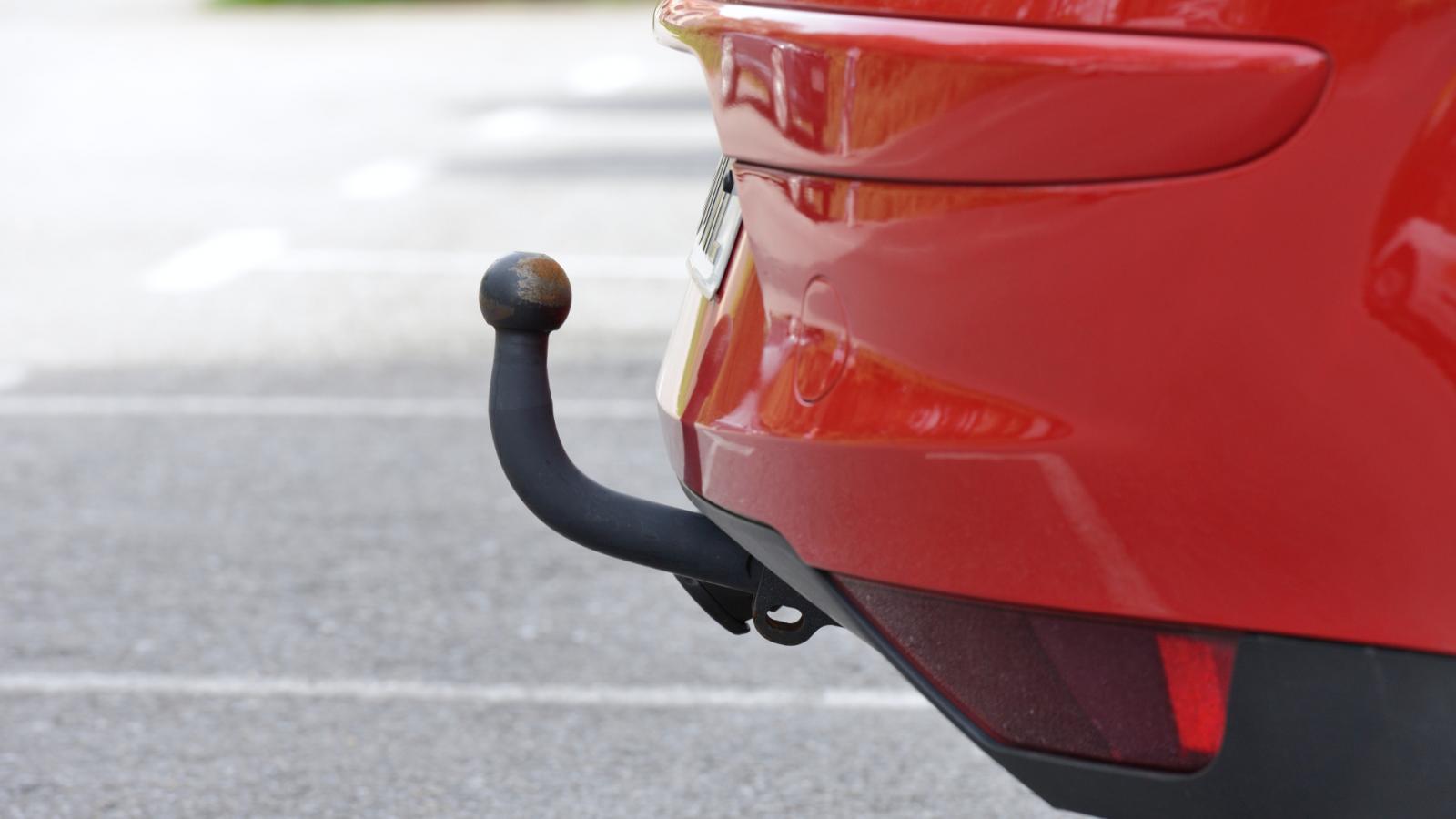 Κοτσαδόρος στο αυτοκίνητο: Αυτές είναι οι προϋποθέσεις για να μην φάτε πρόστιμο