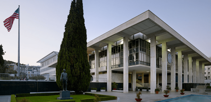 Πώς γνωστοί Έλληνες δημοσιογράφοι «λαδώθηκαν» με 550 εκατ. δολάρια από την πρεσβεία των ΗΠΑ