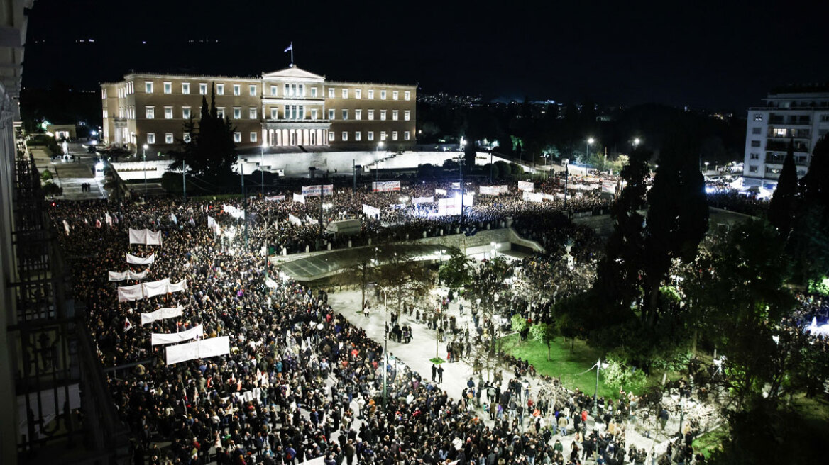 Συλλαλητήριο για τα Τέμπη στην Αθήνα: Live η κινητοποίηση στο Σύνταγμα από εργατικά κέντρα, ομοσπονδίες και συνδικάτα