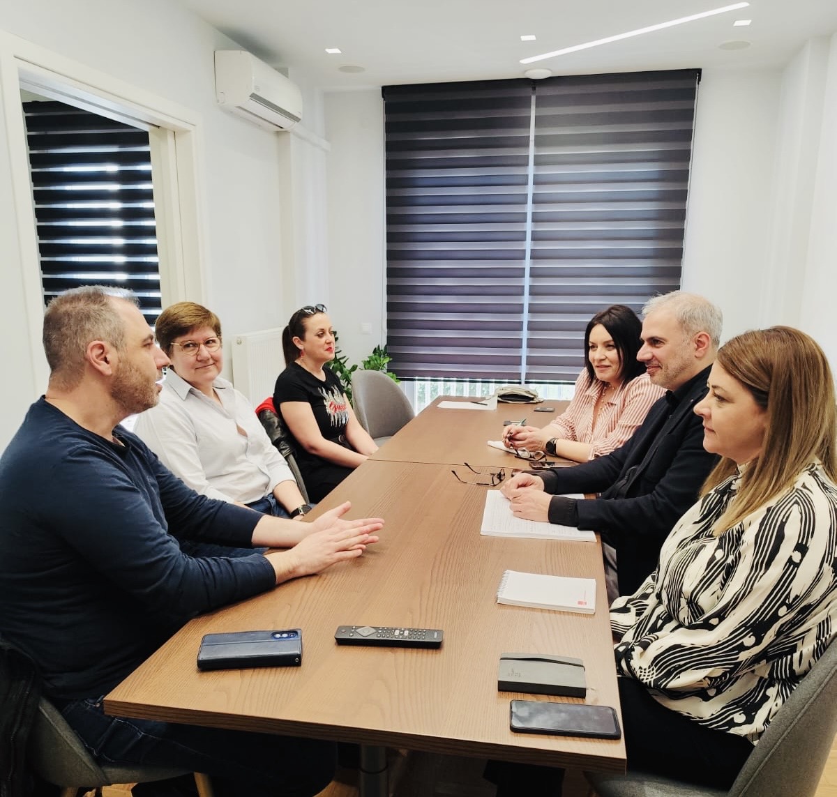 Πληθαίνουν οι επισκέψεις