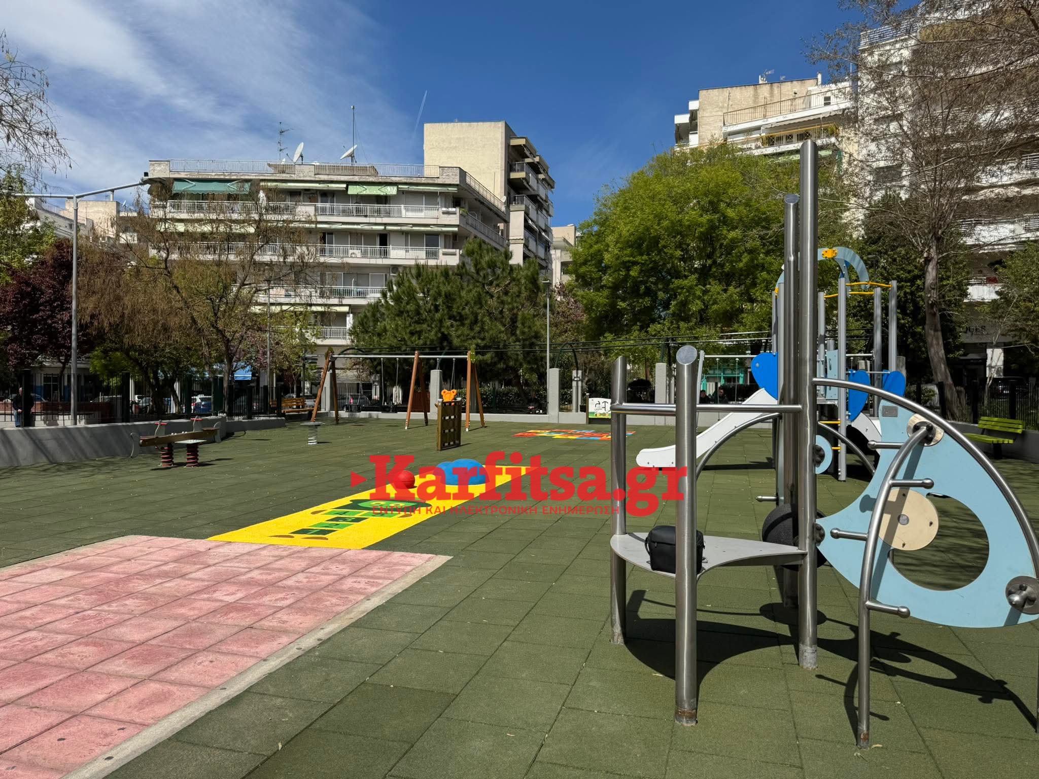 Γέμισε από χαμόγελα η νέα παιδική χαρά στην αναπλασμένη πλατεία Καούδη