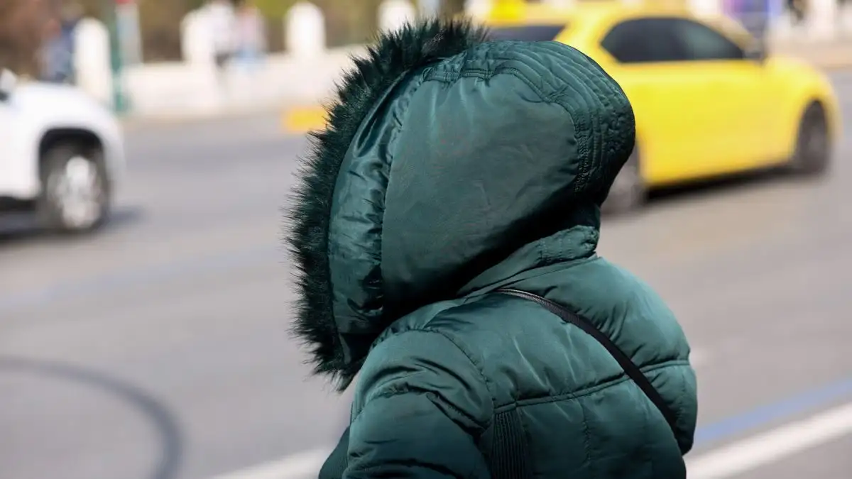 Καιρός: Πολική αέρια μάζα ρίχνει τη θερμοκρασία και φέρνει βροχές, χαλάζι και χιονια